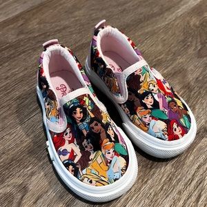 Size 6 toddler Disney princess shoes!!